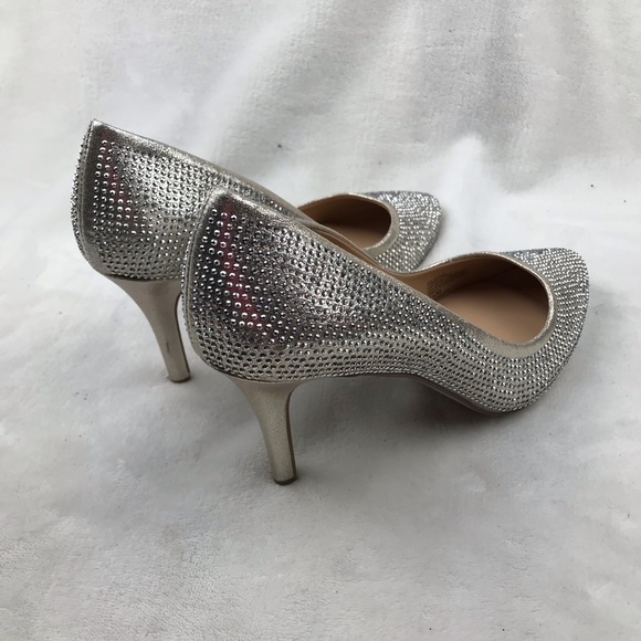 🆕 INC Rhinestone Pointed toe pumps gold 7.5M - Picture 4 of 8